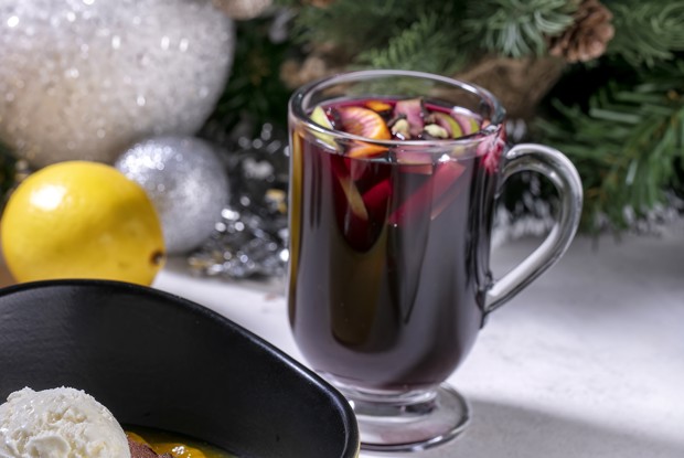 Глинтвейн из вишневого пива с малиновым пюре