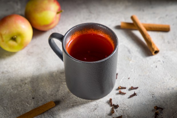 Глинтвейн с сидром и сиропом масала