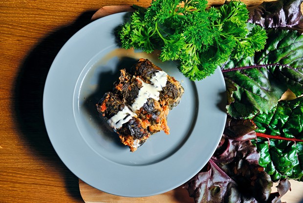 Голубцы в нежных листьях мангольда