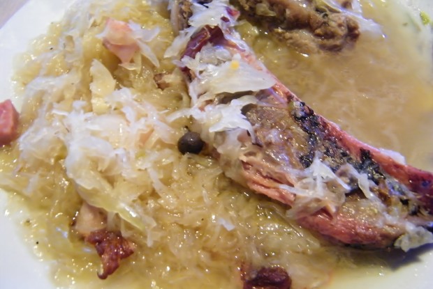 Горальская квашница с белыми грибами и беконом