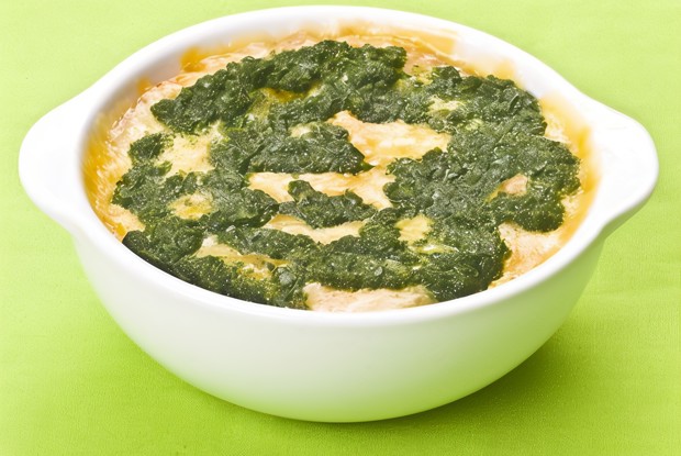 Горячая закуска из шпината и артишоков с сыром