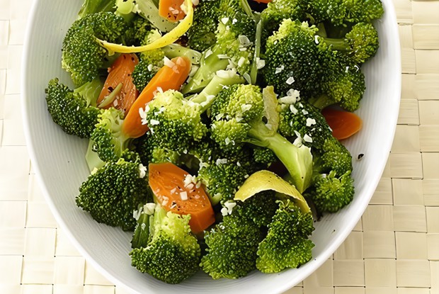 Горячий салат из брокколи по-китайски