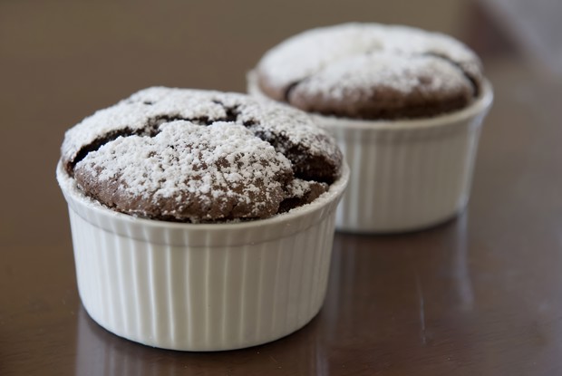 Горячий шоколадный пирог