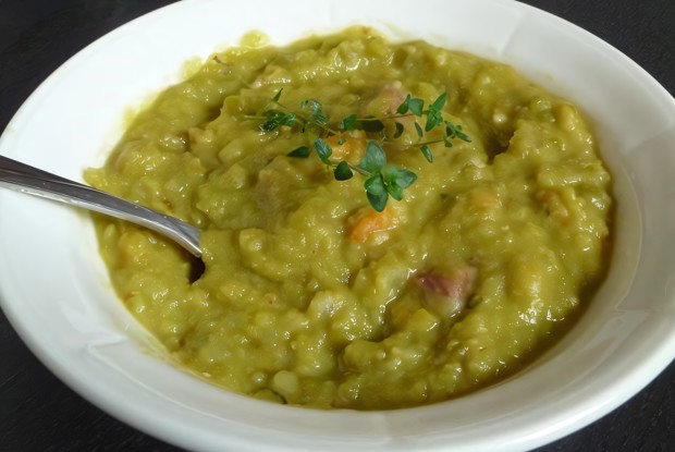 Гороховая каша из консервированного горошка