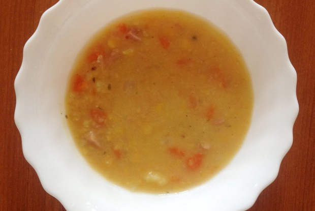 Гороховый суп с беконом и свиными ребрышками