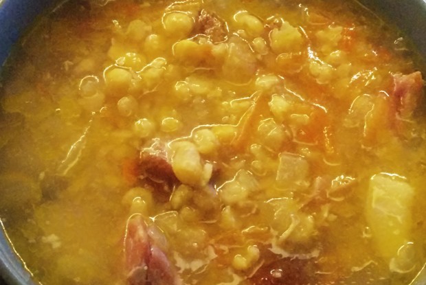 Гороховый суп с копчеными ребрами
