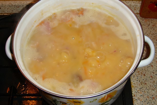 Гороховый суп с рулькой