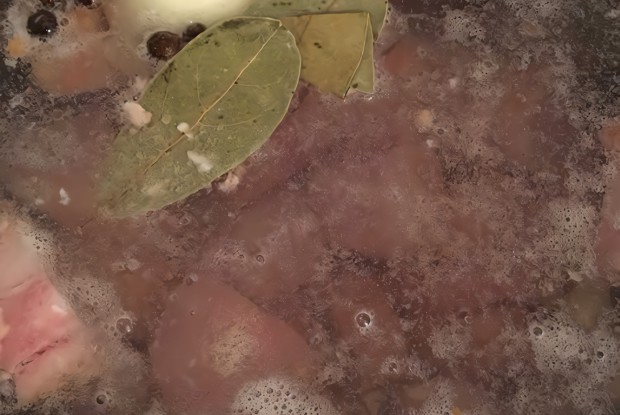 Гороховый суп с копченой грудинкой