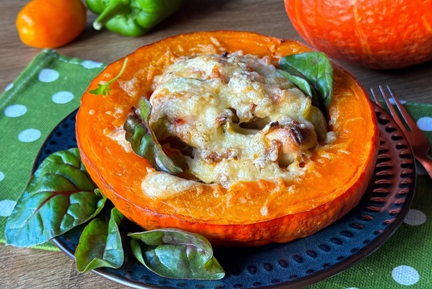 Горшочки из тыквы с курицей