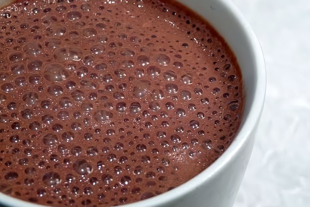 Горячий молочный шоколад с перечной мятой