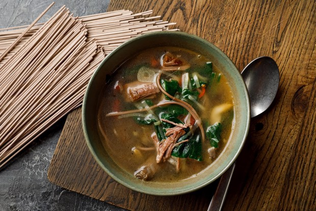 Горячий суп с копченым брискетом