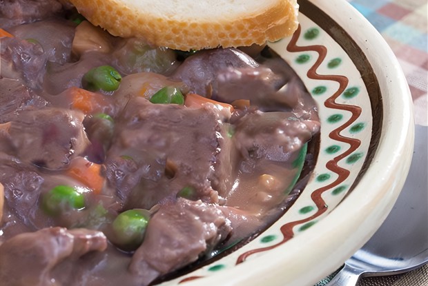 Говядина с овощами по-бургундски