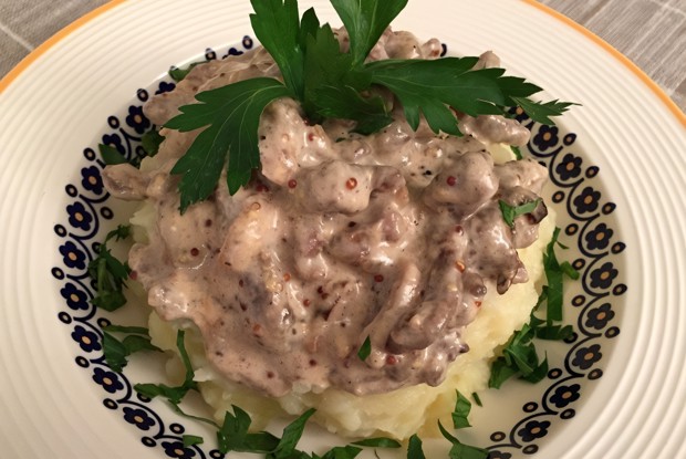 Говядина «Строганов» (Boeuf Stroganoff)