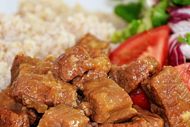 Говядина, тушеная в темном пиве