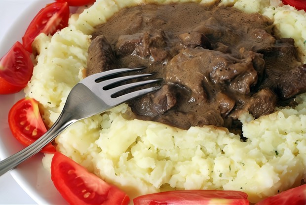 Говядина тушенная по-деревенски