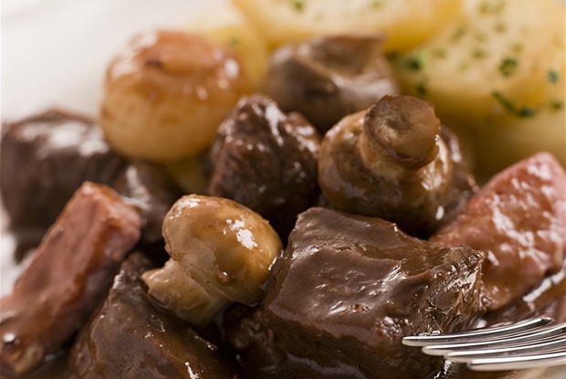 Говядина, тушенная с грибами