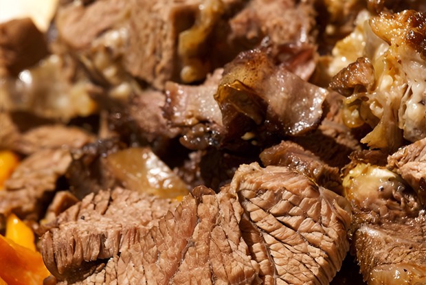 Говядина, тушенная в горчично-винном соусе