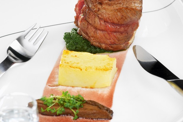 Говяжьи миньоны с белыми грибами и картофелем