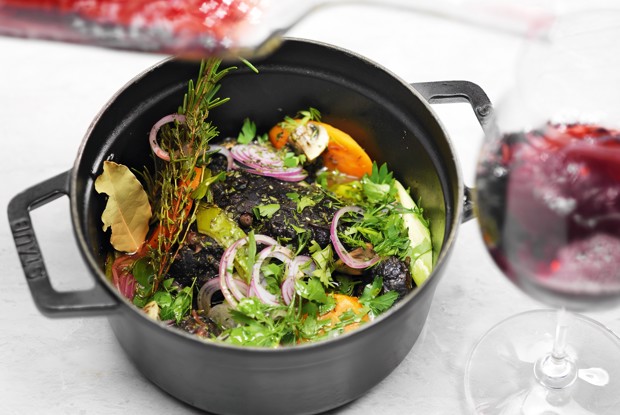 Говяжьи щеки, тушенные в красном вине