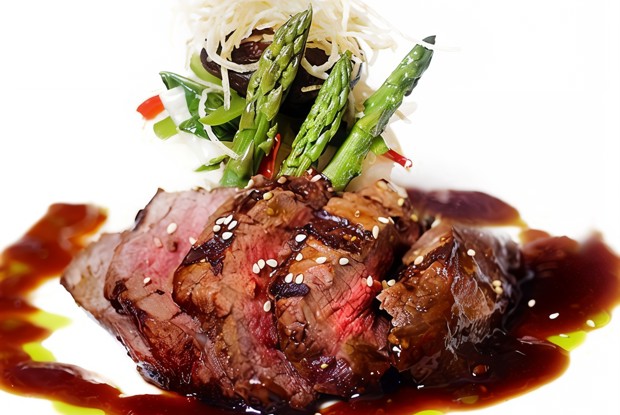 Говяжьи стейки на гриле с соусом барбекю из кофе