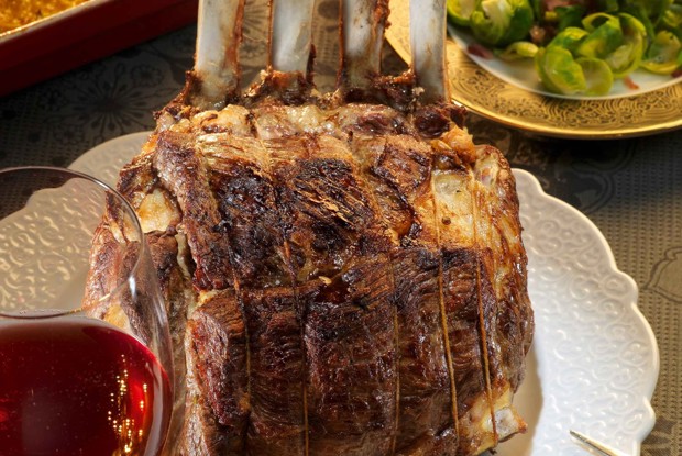 Говяжья корейка с гратеном из батата и брюссельской капустой