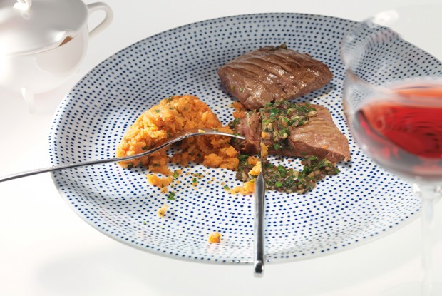 Говяжья печенка с пюре из моркови и кинзы