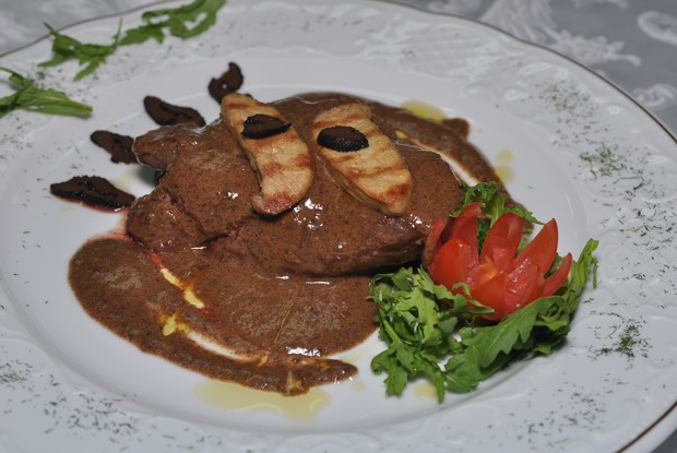 Говяжья вырезка с фуа-гра и трюфелем