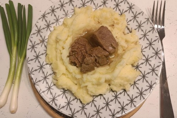 Говядина, тушенная по-кремлёвски в сковороде