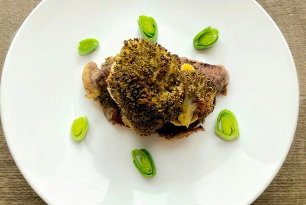 Говядина с брокколи и луком-пореем