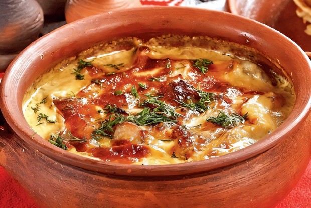 Говядина с перцем в горшочке