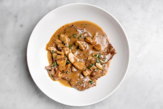 Говядина скалопини с белыми грибами