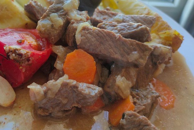 Говядина тушеная