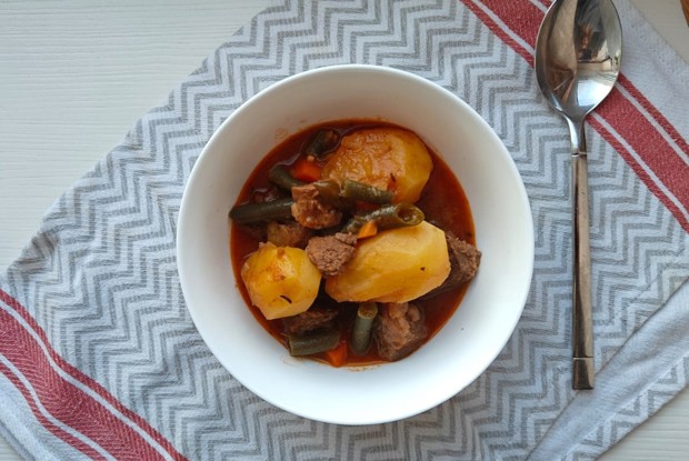 Говядина в казане с овощами