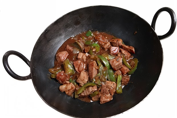 Говядина в соусе из красной фасоли