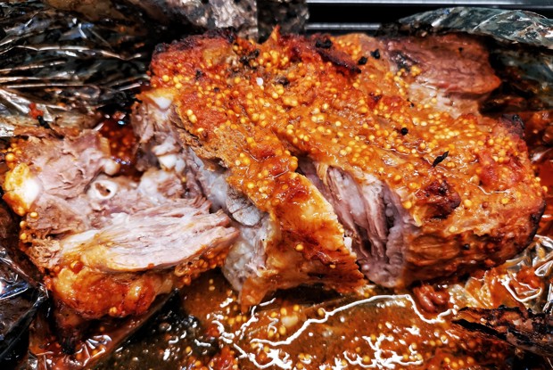 Говяжья шея в пряном маринаде, запеченная в рукаве