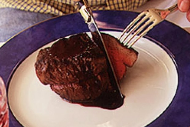 Говяжье филе под винным соусом