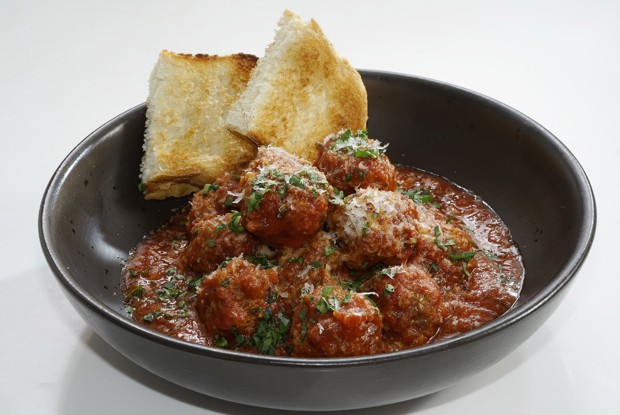 Говяжьи фрикадельки в томатном соусе