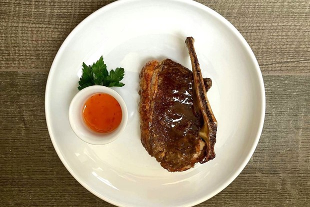 Говяжий край со сладким соусом чили