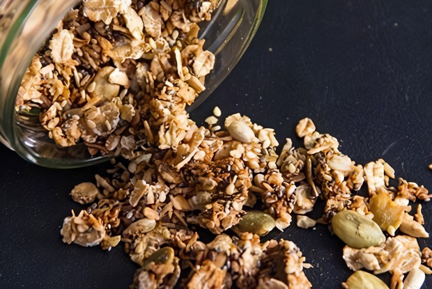 Гранола с корицей и мускатным орехом