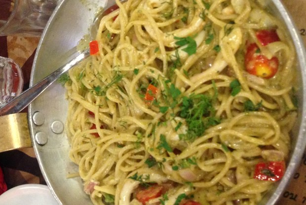 Греческая паста с кальмарами