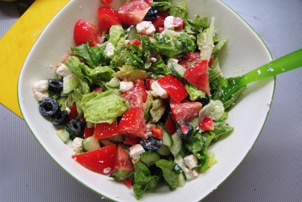 Греческий салат с сухариками