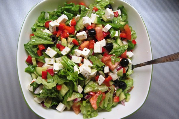 Греческий салат с авокадо