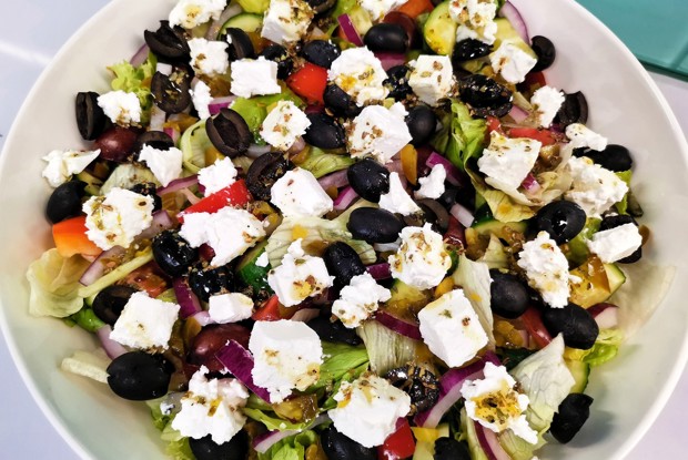 Греческий салат с халапеньо