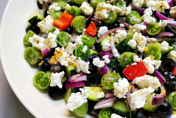 Греческий салат с йогуртом