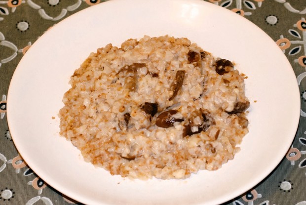 Гречка с грибами и белым соусом