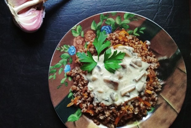 Гречка с грибной подливой