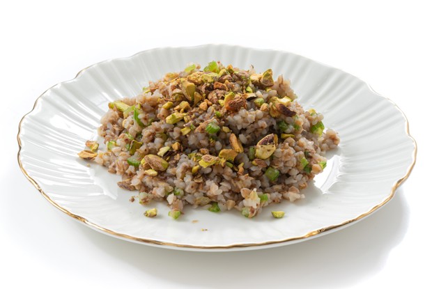 Гречка с сельдереем и фисташками