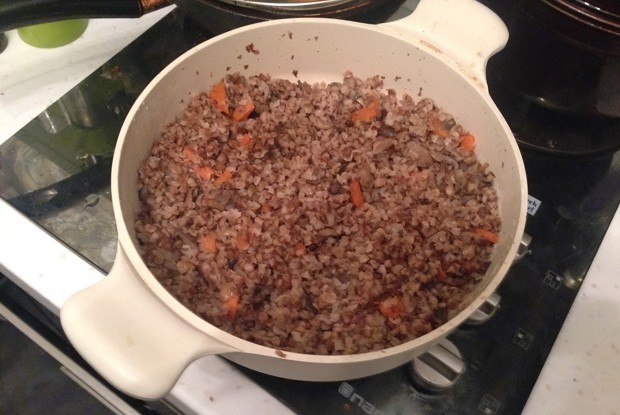 Гречка с вешенками, луком и морковью