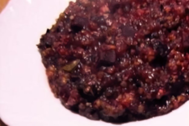 Гречка со свеклой, куриными сердечками и филе