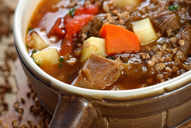 Гречка со свининой в горшочке